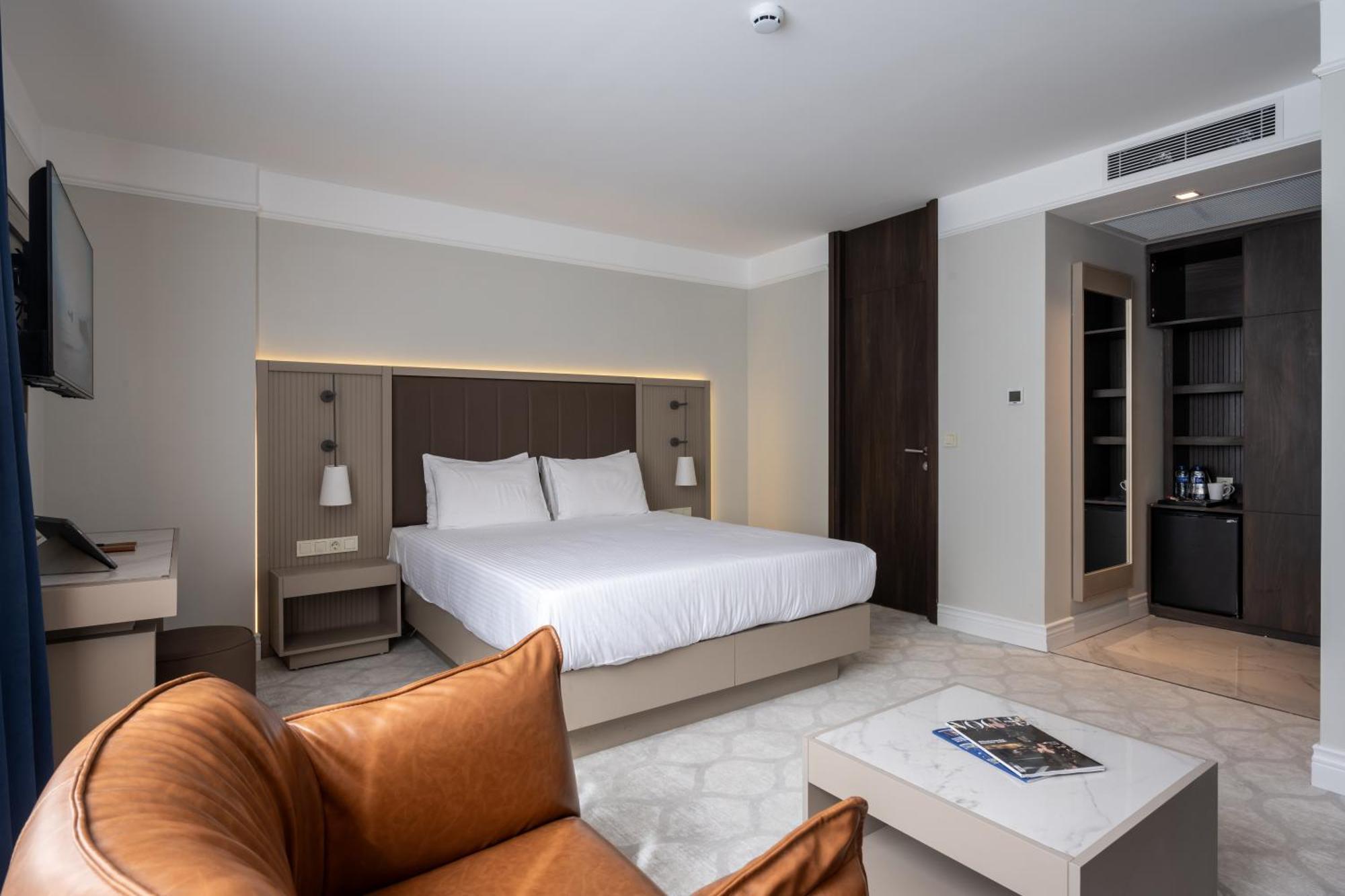 Noble Pangalti Hotell Istanbul Exteriör bild