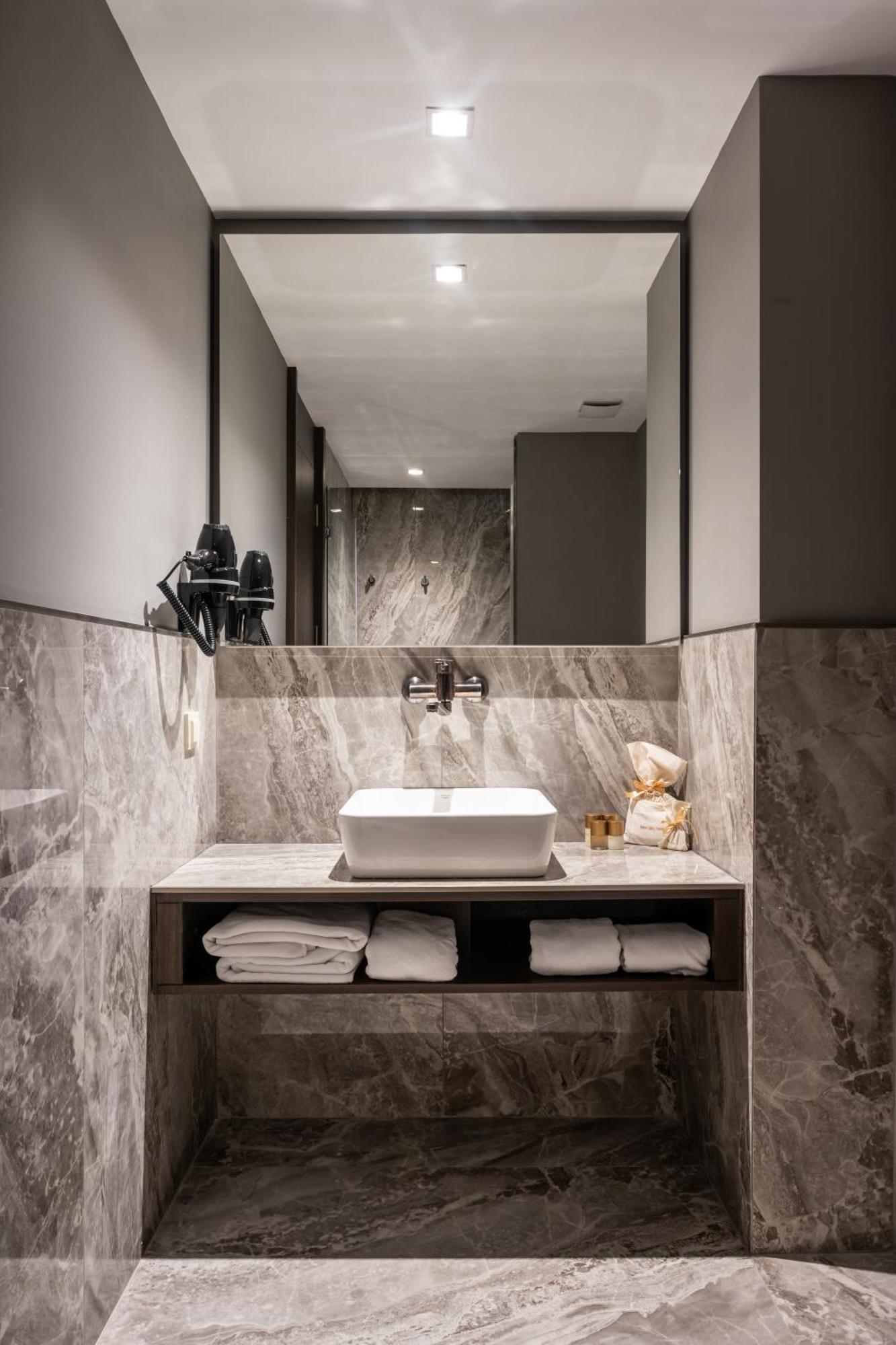 Noble Pangalti Hotell Istanbul Exteriör bild