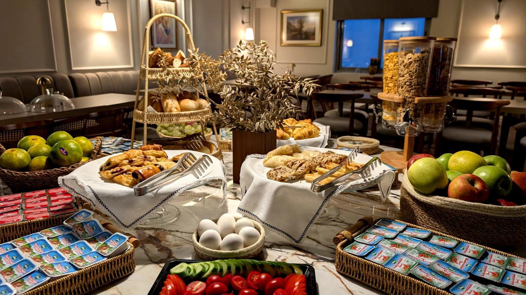 Noble Pangalti Hotell Istanbul Exteriör bild