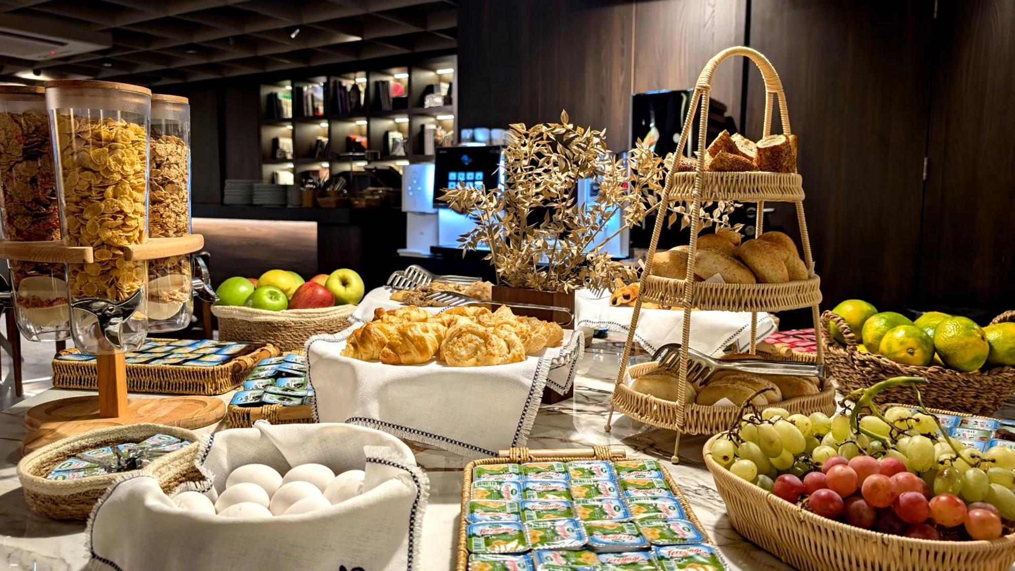 Noble Pangalti Hotell Istanbul Exteriör bild